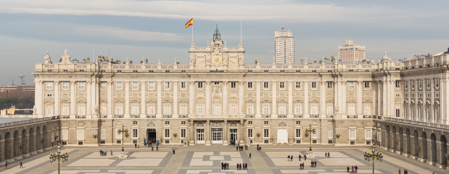 Majestosa fachada do Palacio Real de Madrid